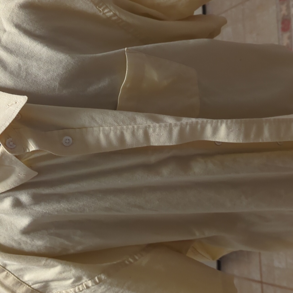 A yellow cotton shirt sleeve men's shirt